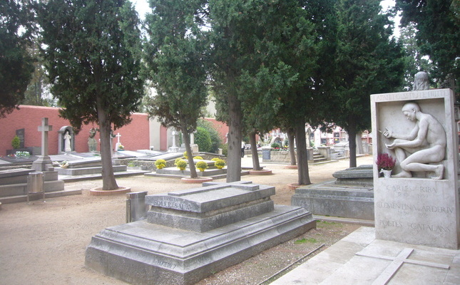 La tomba de Carles Riba i Clementina Arderiu al cementiri de Sarrià La tomba de Carles Riba i Clementina Arderiu al cementiri de Sarrià