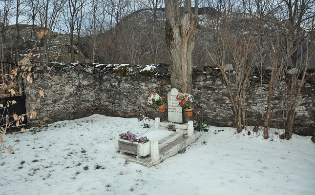 La tomba solitària de la Teresa de Bausén La tomba solitària de la Teresa de Bausén