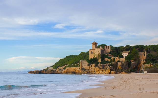 El castell de Tamarit, a la costa d’Altafulla