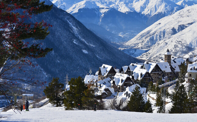 La Val d'Aran es converteix en una postal durant els mesos d'hivern
