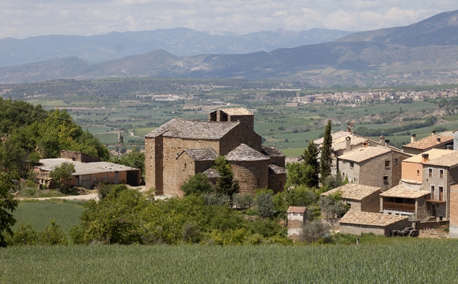 El nucli de Covet, amb l’església de Santa Maria en primer pla El nucli de Covet, amb l’església de Santa Maria en primer pla