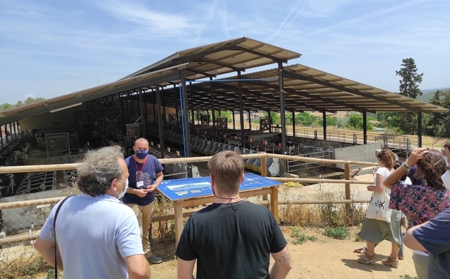 La visita a la granja forma part de l'experiència #APROP