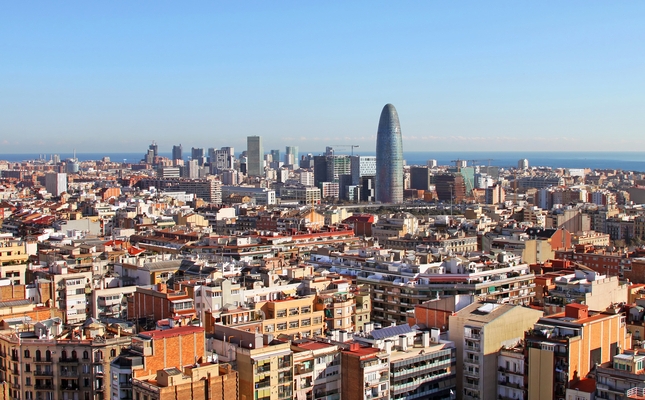 Silueta urbana de Barcelona, amb la torre Glòries, de Norman Foster Silueta urbana de Barcelona, amb la torre Glòries, de Norman Foster