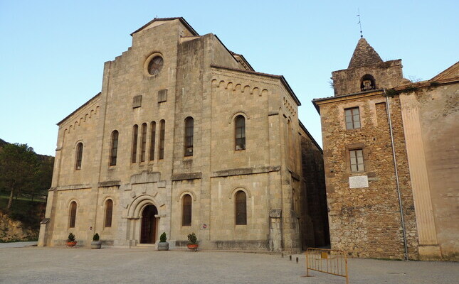 La façana del santuari de Santa Maria del Collell, al terme de Sant Ferriol