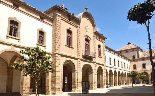 Façana de la Universitat de Cervera, hospital republicà i camp de concentració falangista