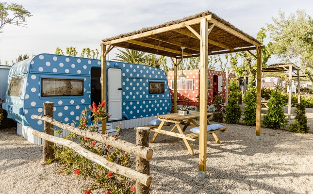 La caravana ‘Sky Blue’, una de més de trenta caravanes ‘vintage’ del càmping Miramar