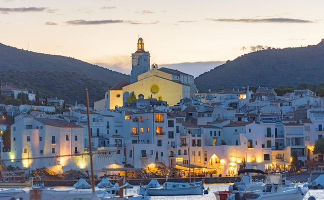 Les cases de Cadaqués al voltant de l’església de Santa Maria Les cases de Cadaqués al voltant de l’església de Santa Maria