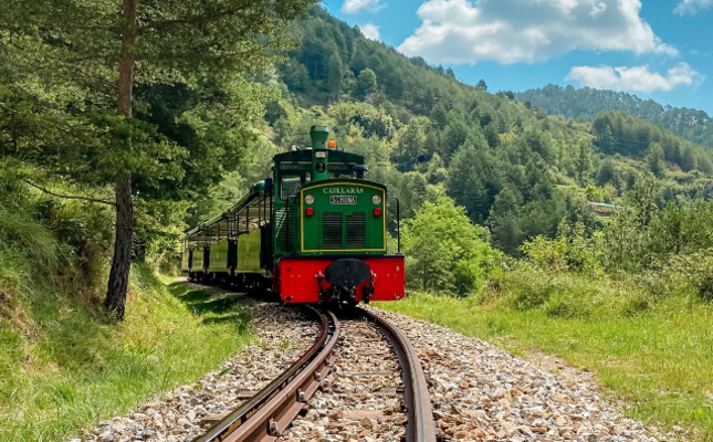 Actualment, el Tren del Ciment uenix la fàbrica de ciment Asland, a Castellar de n'Hug, i la Pobla de Llillet
