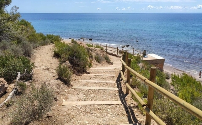 Sender que uneix les platges de l’Arenal i del Torn de l’Hospitalet de l’Infant