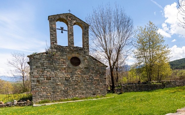L'ermita de Sant Serni, a Coborriu, un dels poblets de la vall d'Ingla L'ermita de Sant Serni, a Coborriu, un dels poblets de la vall d'Ingla