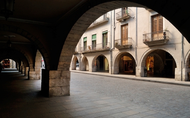 Els porxos de la plaça del Vi de Girona Els porxos de la plaça del Vi de Girona