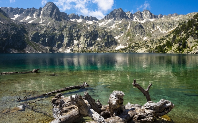 L’estany Negre, un dels nombrosos llacs del Parc Nacional d’Aigüestortes i Estany de Sant Maurici
 