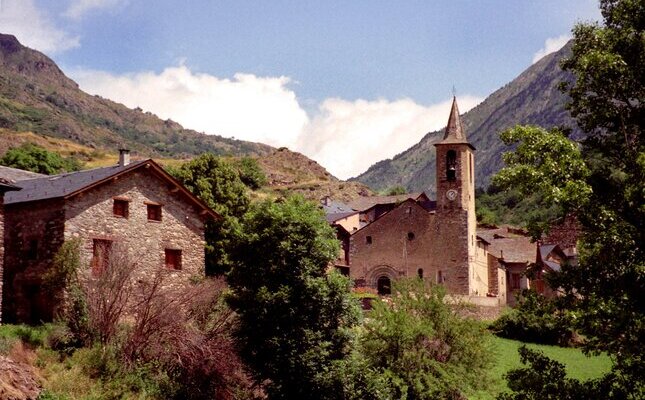 L’església de Sant Lliser, del segle XI, a Alós d’Isil L’església de Sant Lliser, del segle XI, a Alós d’Isil