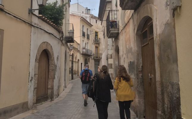 El joc recorre carrers i places de la Geltrú i el centre històric
