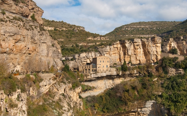 Sant Miquel del Fai es troba al capdamunt de la vall del Tenes
