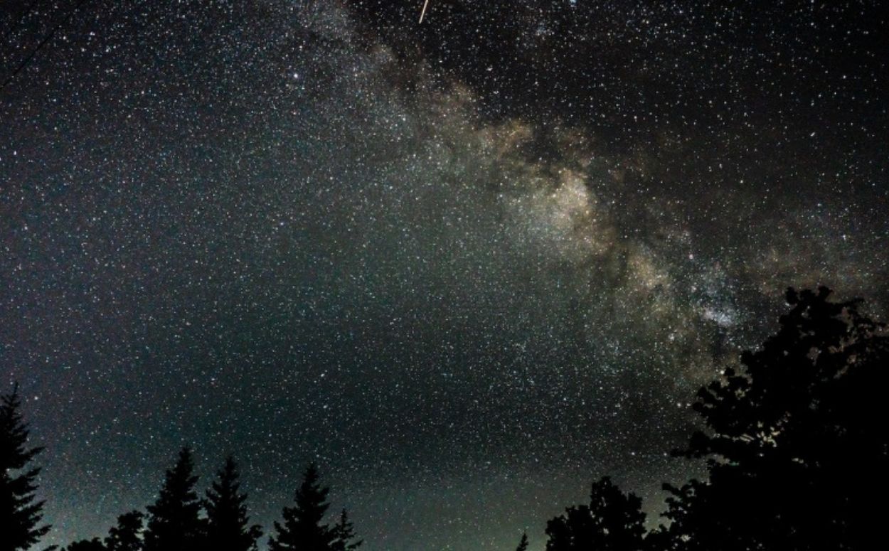 Cel fosc al Parc Nacional d'Aigüestortes i Estany de Sant Maurici, reserva i destinació turística Starlight