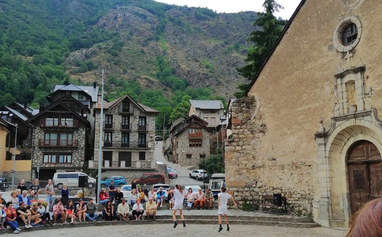 Espectacle 'Fandango et autres cadences', interpretat pels ballarins Aina Alegre i Yannick Hugron, al Dansàneu