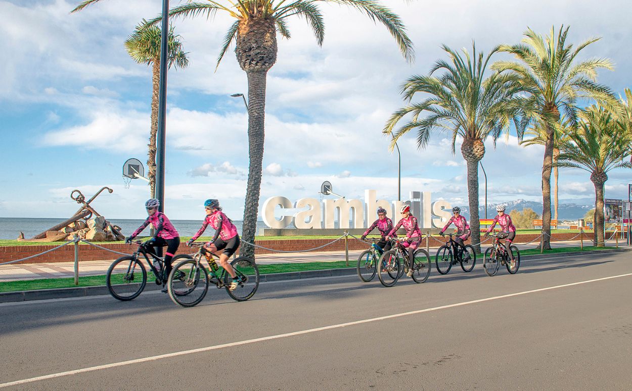 Cambrils connecta amb l’interior de la Costa Daurada i els paisatges de muntanya a través de diverses rutes ciclistes que surten i arriben al municipi