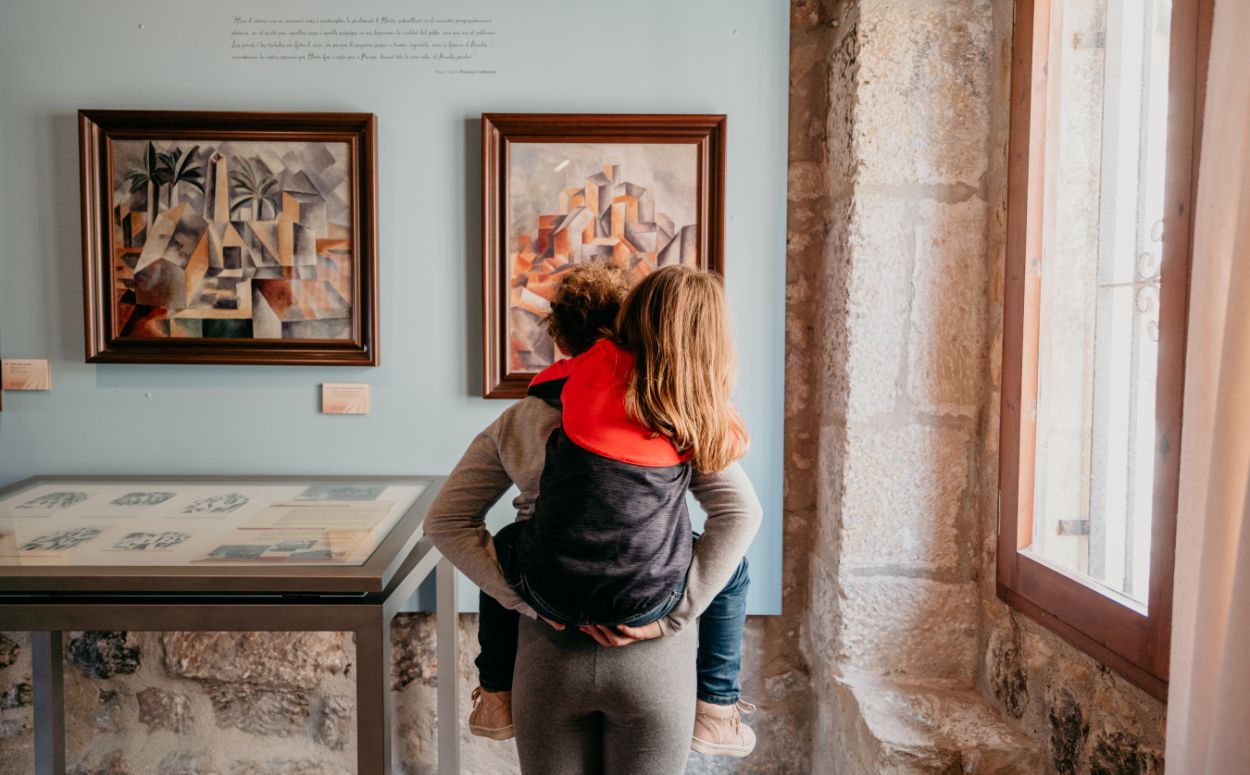 Una mare i una filla al Centre Picasso d'Horta de Sant Joan