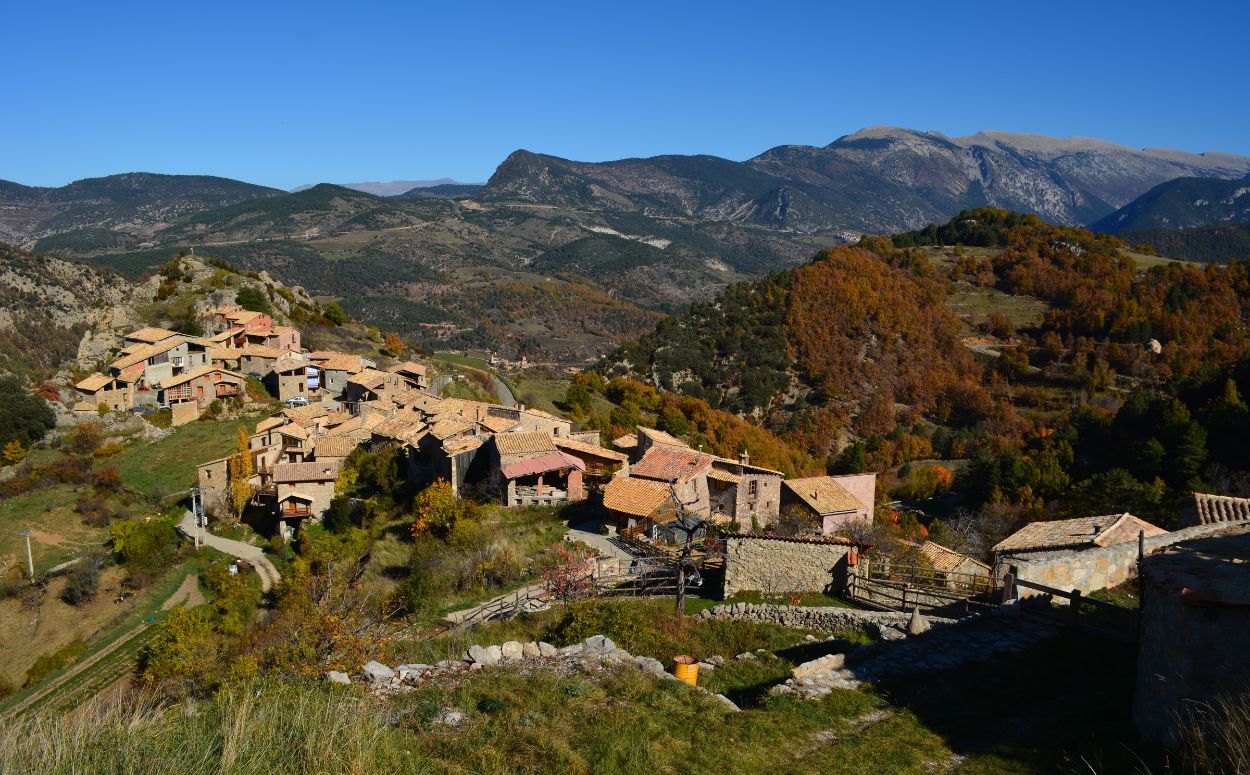 Ossera és un llogaret de l'Alt Urgell famós pels seus artesans Ossera és un llogaret de l'Alt Urgell famós pels seus artesans