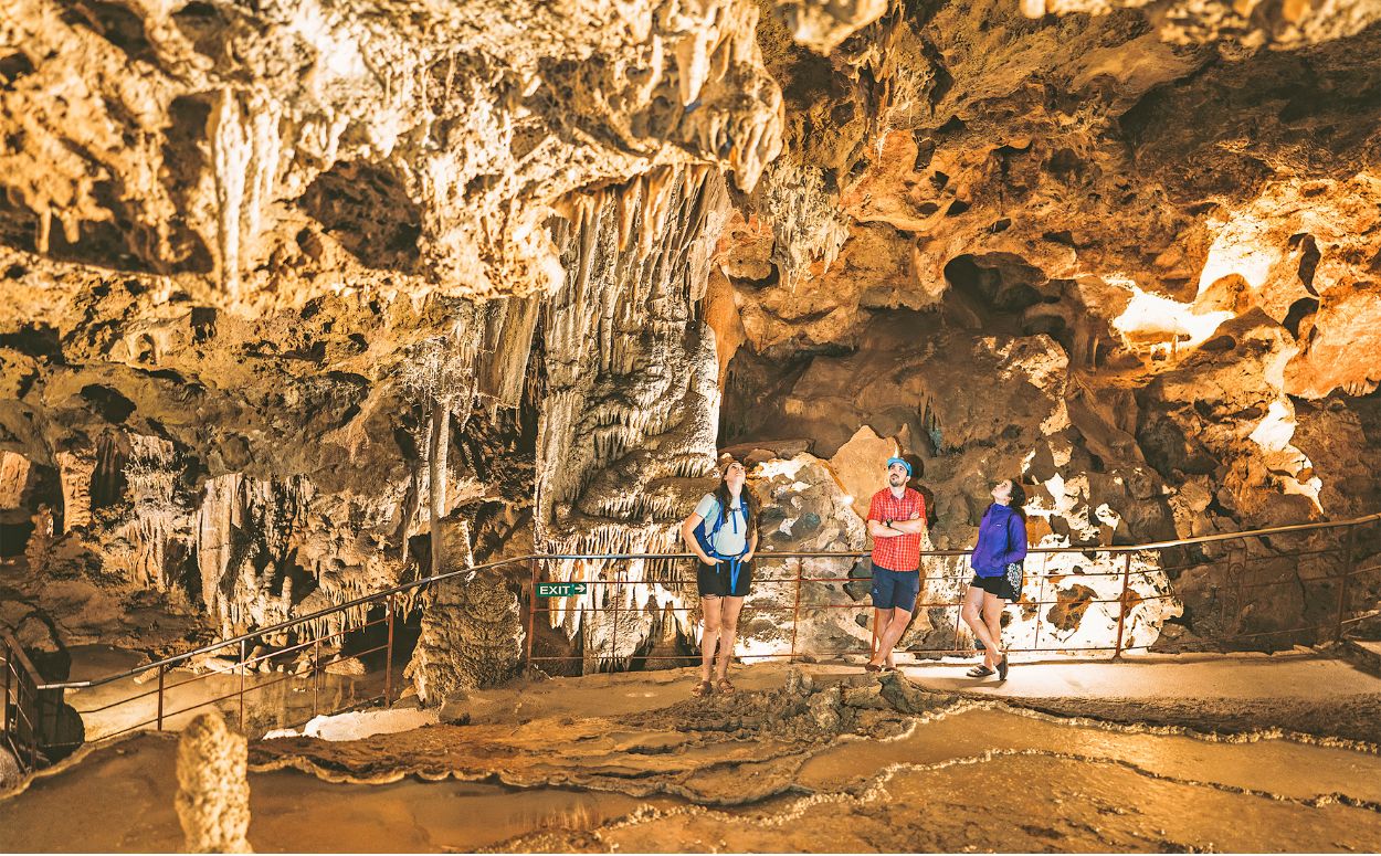 Les coves Meravelles de Benifallet durant la visita de l'Expedició Descobrir mentre feia la Ruta Descobrir Les coves Meravelles de Benifallet durant la visita de l'Expedició Descobrir mentre feia la Ruta Descobrir