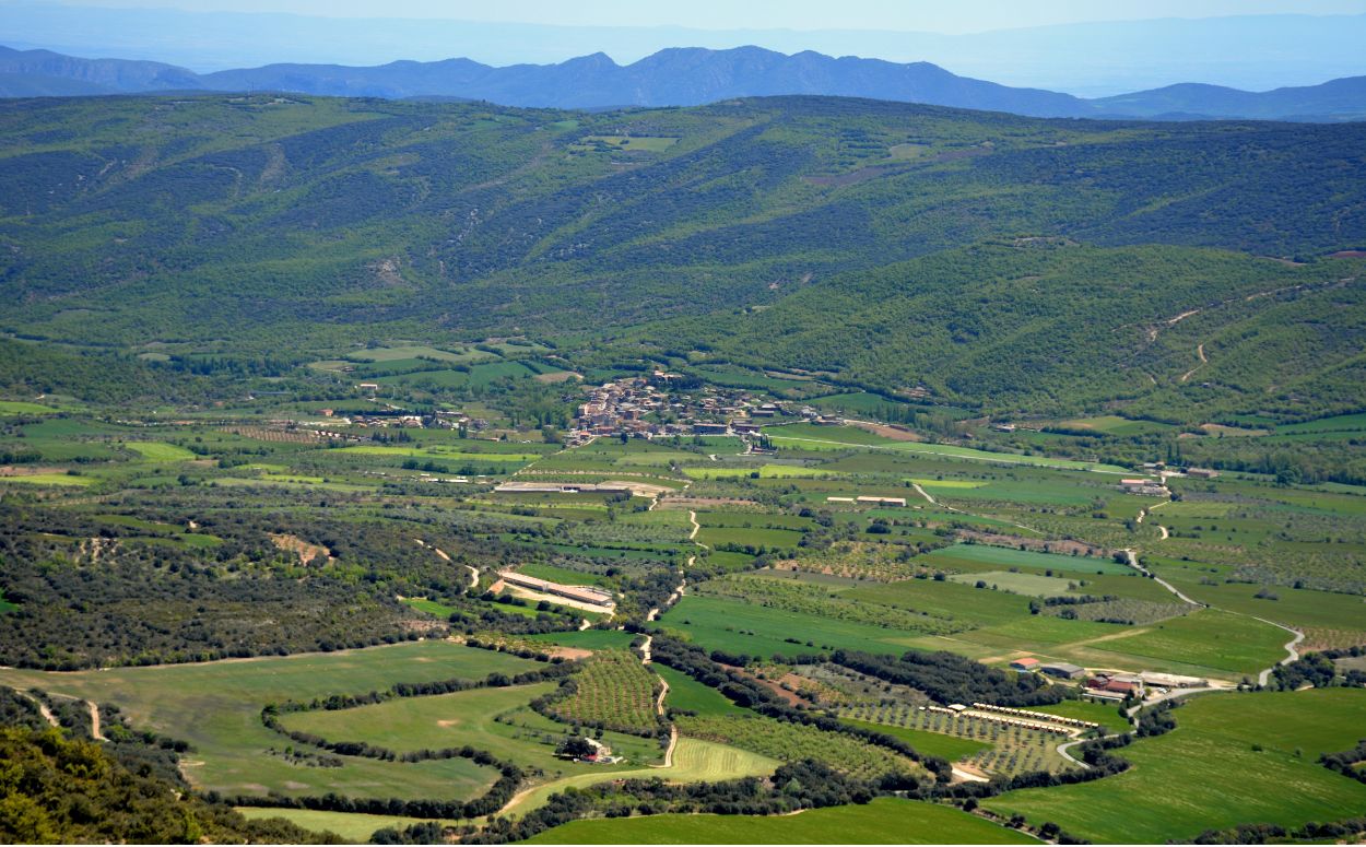 Panoràmica de la Vall d'Àger des de la Serra del Montsec. Panoràmica de la Vall d'Àger des de la Serra del Montsec.