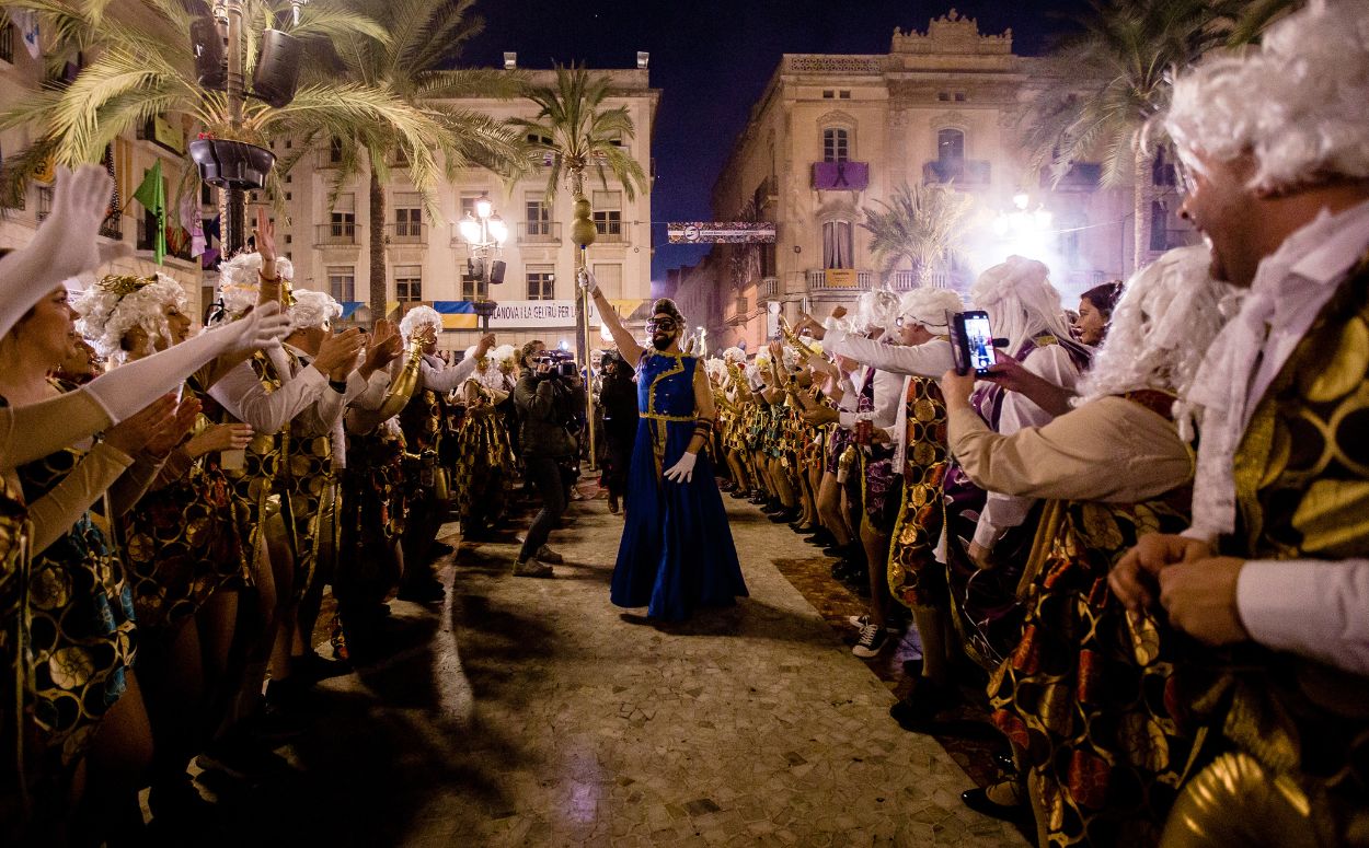 Arribada de Sa Majestat el Rei Carnestoltes a Vilanova el divendres d'Arrivo 