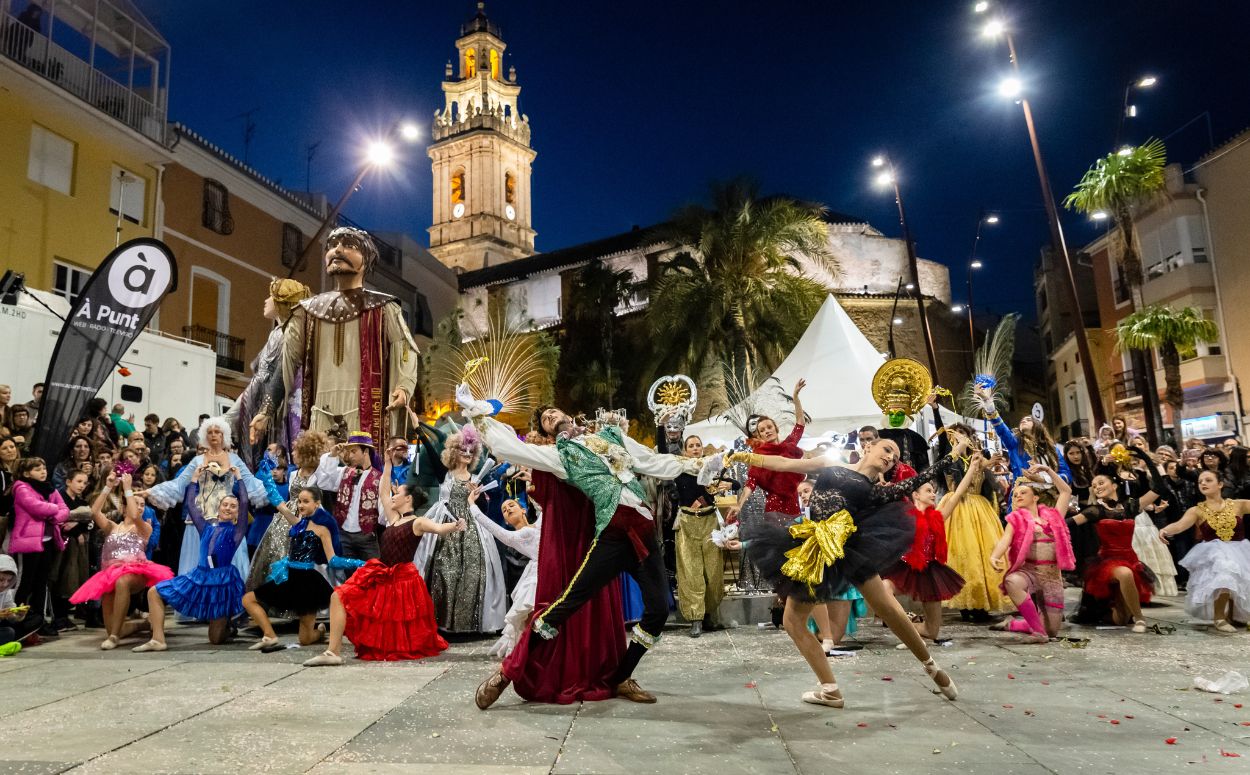 Pregó del Carnaval a la plaça de Pego