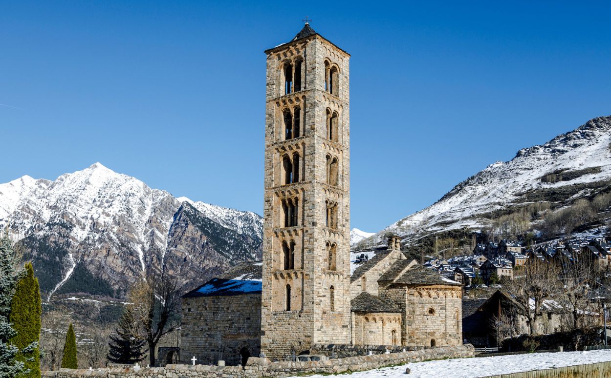 Sant Climent de Taüll dona la benvinguda al poble Sant Climent de Taüll dona la benvinguda al poble