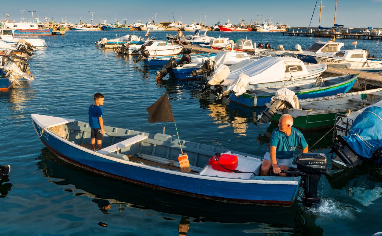 La proximitat amb el Parc Natural del Delta de l'Ebre i la tradició pesquera, motius per visitar Sant Carles de la Ràpita. La proximitat amb el Parc Natural del Delta de l'Ebre i la tradició pesquera, motius per visitar Sant Carles de la Ràpita.