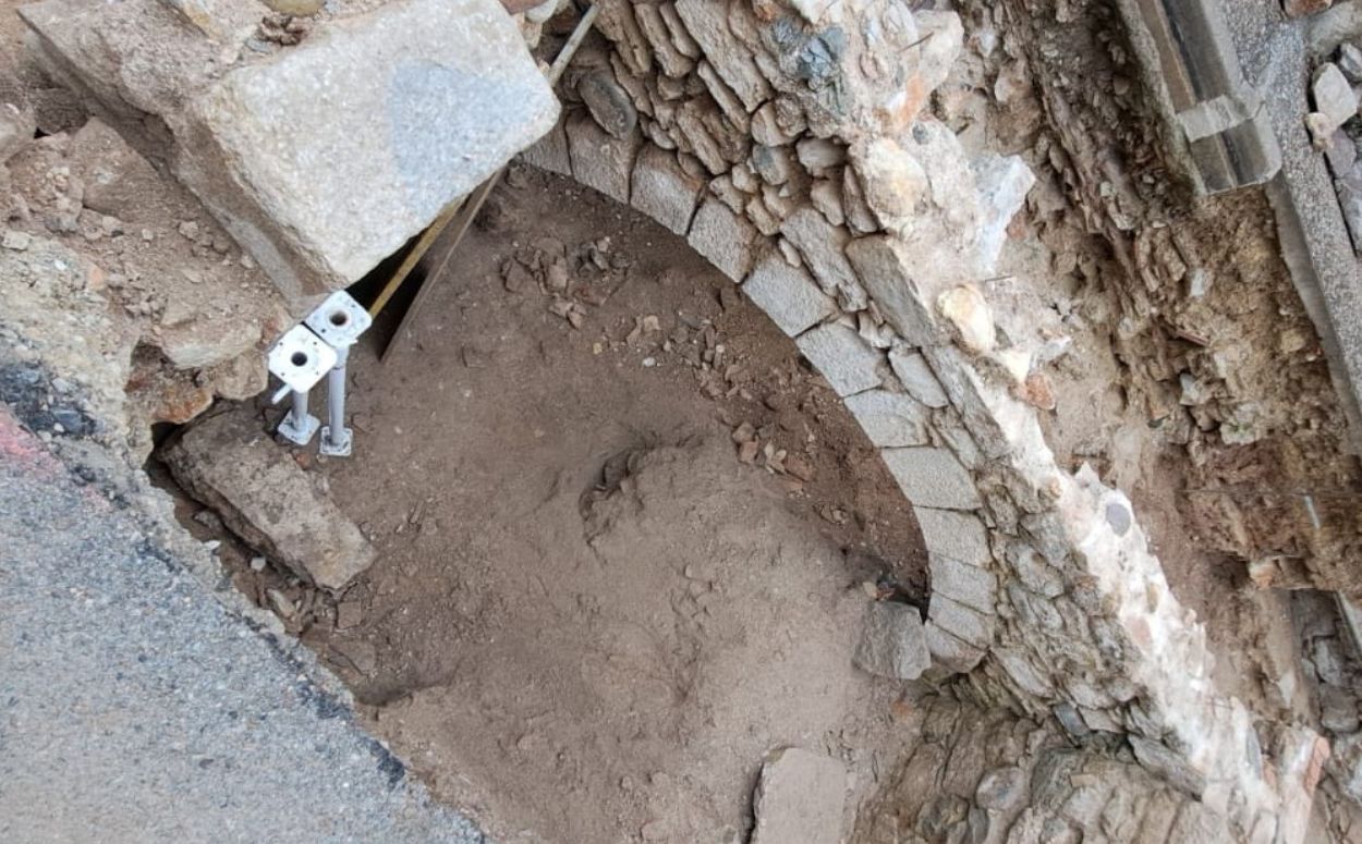 De la troballa del monestir de Sant Daniel en destaca un arc de mig punt de factura baixmedieval