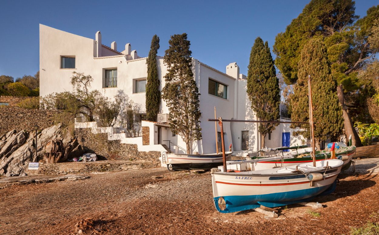 La Casa de Salvador Dalí té un aspecte que evoca l’estil i les característiques del pintor La Casa de Salvador Dalí té un aspecte que evoca l’estil i les característiques del pintor