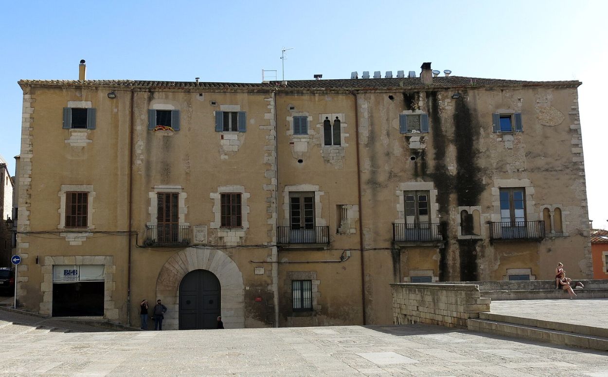 La plaça dels Apòstols de Girona és l’escenari d’un enfrontament per la cerca del Sant Greal La plaça dels Apòstols de Girona és l’escenari d’un enfrontament per la cerca del Sant Greal