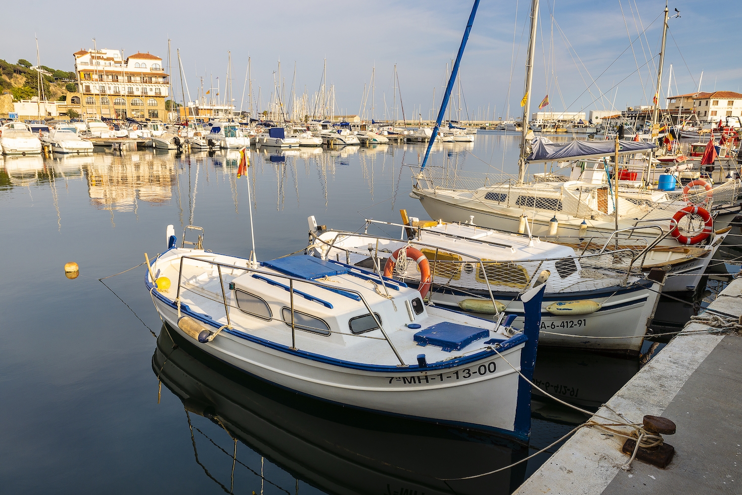 El port i la llotja d’Arenys de Mar El port i la llotja d’Arenys de Mar