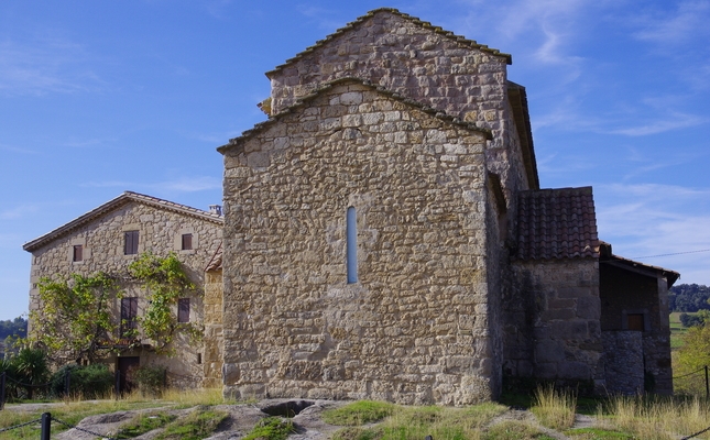 El PR C-144 és un itinerari que recorre antigues colònies tèxtils tot resseguint el curs del riu Llobregat. En aquesta ruta te'n presentem la primera etapa