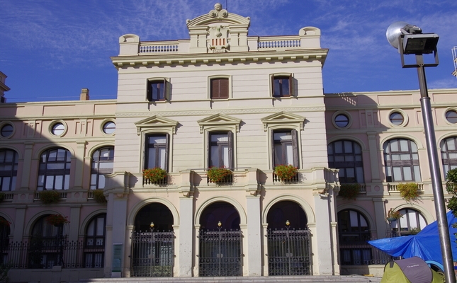 De Sabadell a Montcada seguint el riu Ripoll - La capital del Vallès Occidental se situa just a l'interfluvi de dos cursos fluvials: els dels rius Ripoll i Sec. Tots dos rius han tingut i continuen tenint un paper principal en la història de la ciutat, ja que són un factor condicionant del seu creixement urbanístic. En aquesta ruta, explorem el curs fluvial del Ripoll