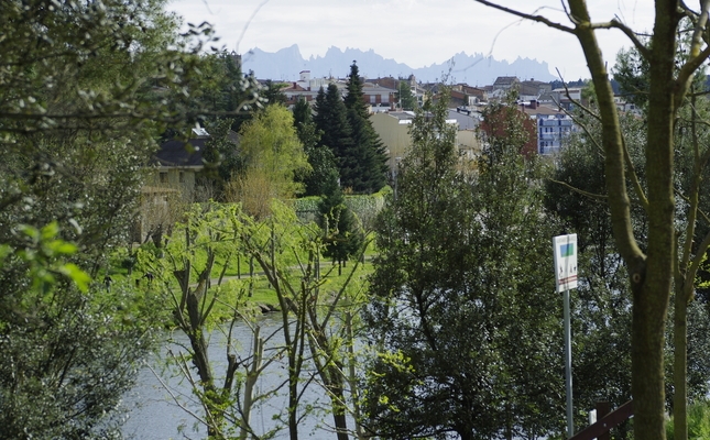 Un itinerari circular per l'entorn de la riera de Calders, al nord-est de Navacarles, on es formen petites cingleres de singular bellesa