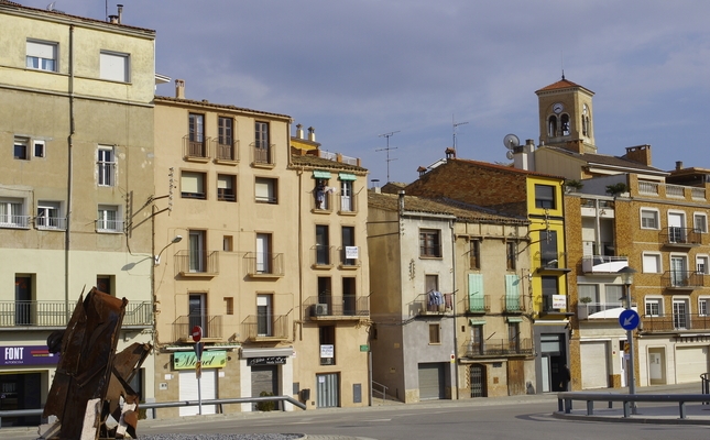 Aquesta ruta, que es pot fer a peu o amb bicicleta, és la primera de les dues etapes de la Ruta de la Sal. Transcorre per restes històriques mil·lenàries, sempre a prop de les aigües del Cardener.