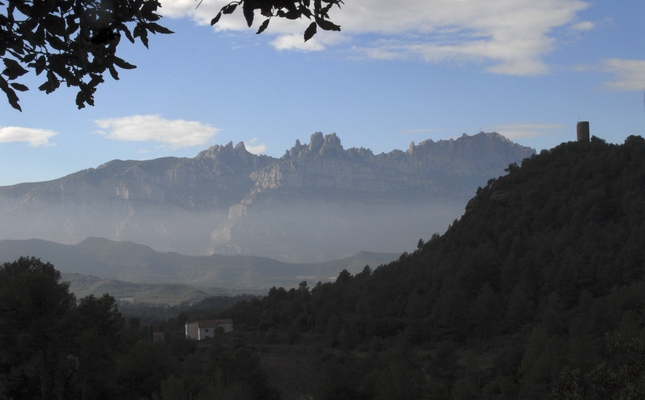 Ruta a peu per paratges d’argila i vistes de luxe