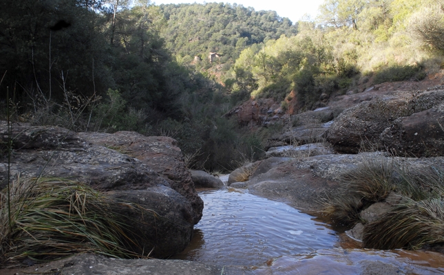 Ruta a peu per paratges d’argila i vistes de luxe