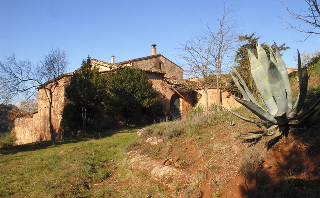 Ruta a peu per paratges d’argila i vistes de luxe