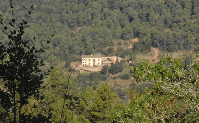 Ruta a peu per paratges d’argila i vistes de luxe