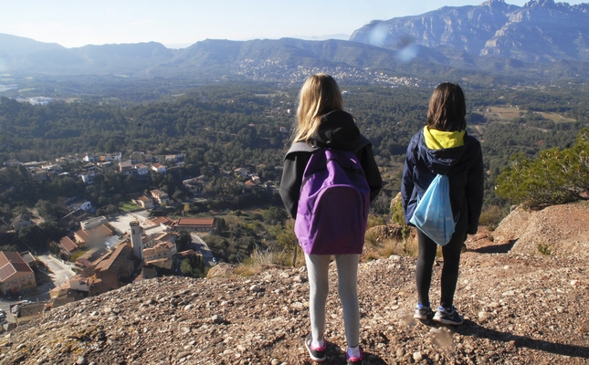 Ruta a peu per paratges d’argila i vistes de luxe