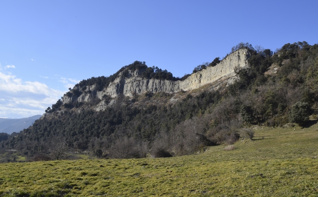 Descobrim els secrets de la serra de Milany, al Ripollès, sota l’atenta mirada dels castells i els grans masos que senyoregen aquestes muntanyes boscoses i rocalloses