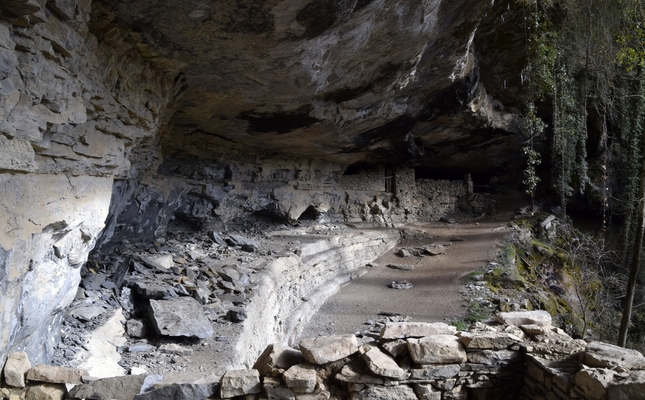 Descobrim els secrets de la serra de Milany, al Ripollès, sota l’atenta mirada dels castells i els grans masos que senyoregen aquestes muntanyes boscoses i rocalloses