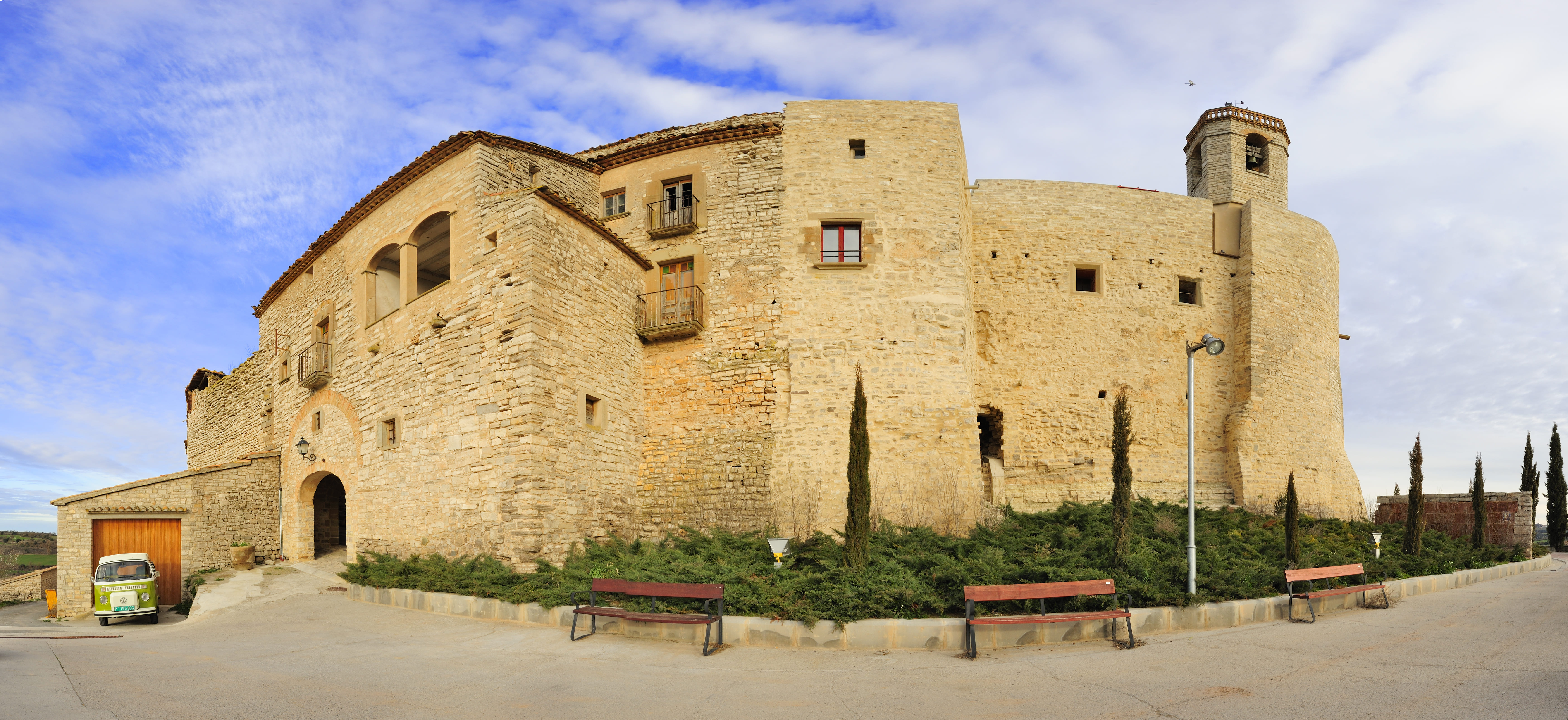 Montfalcó Murallat és un magnífic exemple de vila closa