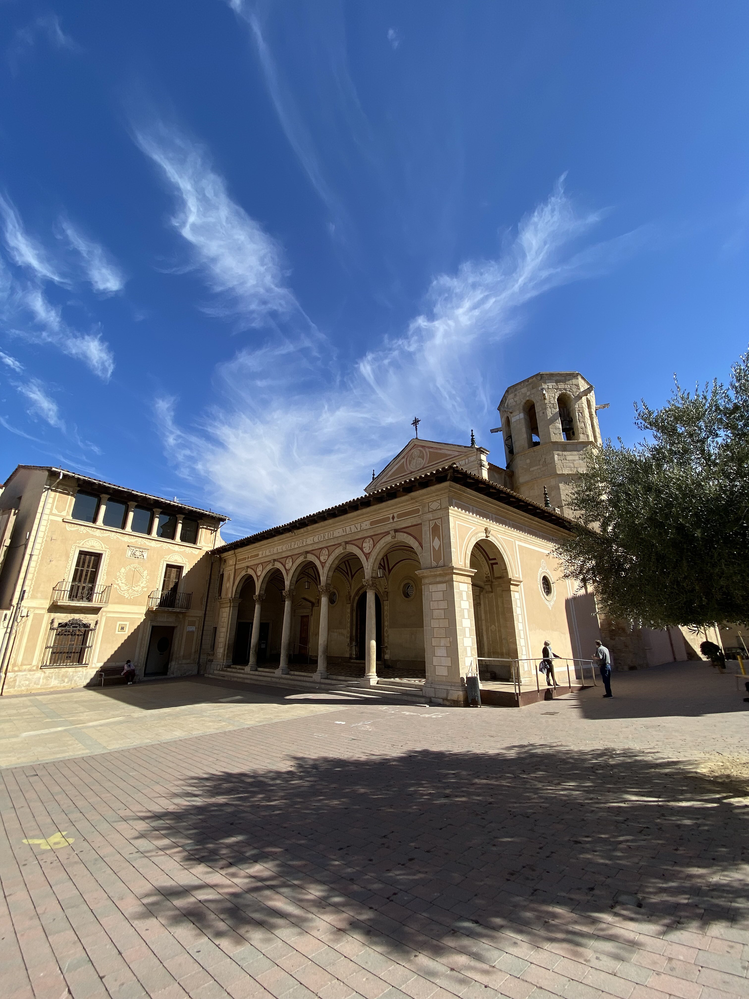 L'església de Sant Sadurní d'Anoia és al nucli més antic de la vila L'església de Sant Sadurní d'Anoia és al nucli més antic de la vila