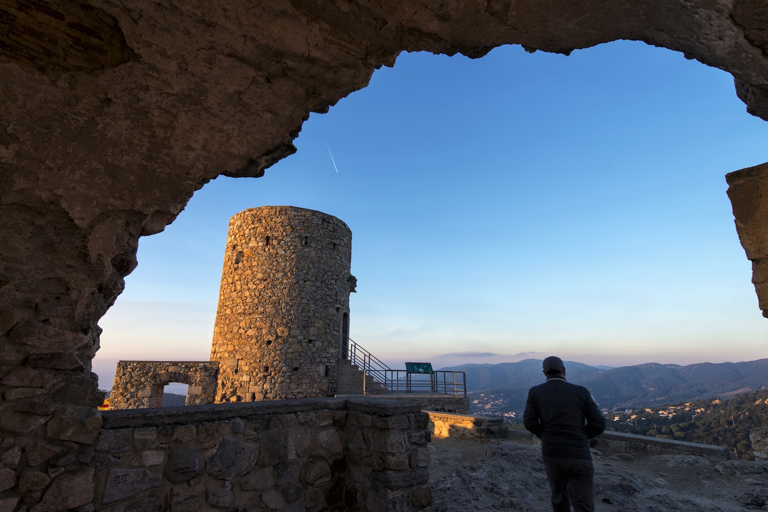 Construït sobre una torre de defensa, el Castell de Burriac, al terme de Cabrera de Mar, era un punt estratègic de control de la costa i la plana del Maresme