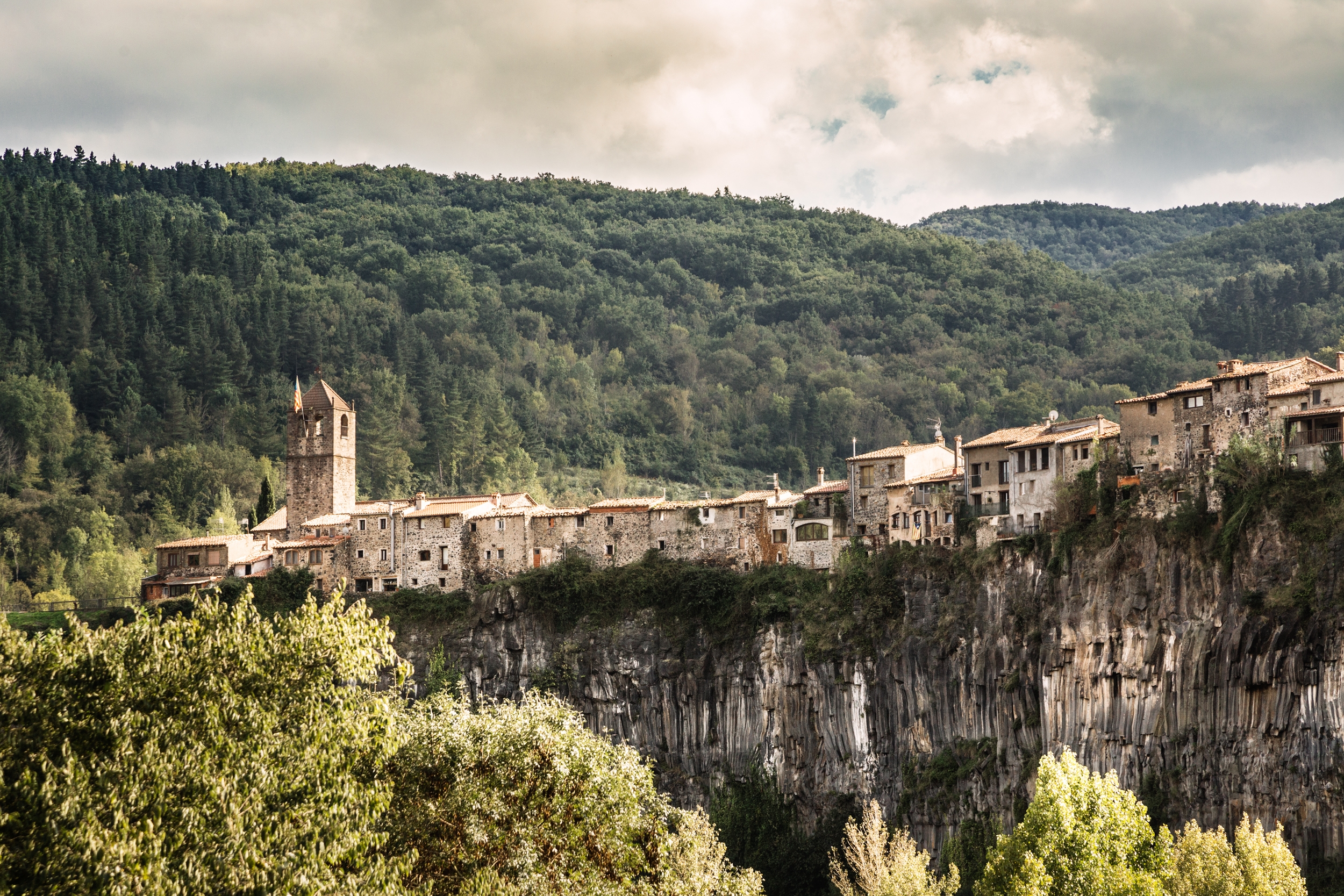 Castellfollit de la Roca, al Parc Natural de la Zona Volcànica de la Garrotxa Castellfollit de la Roca, al Parc Natural de la Zona Volcànica de la Garrotxa