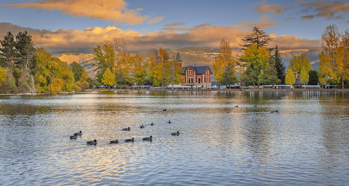 Els voltants de l’estany de Puigcerdà es poden resseguir per diferents camins que estan condicionats per fer passejades amb els més petits, fins i tot aptes per fer amb cotxet